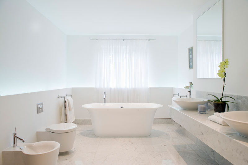 Free-standing tub in open space