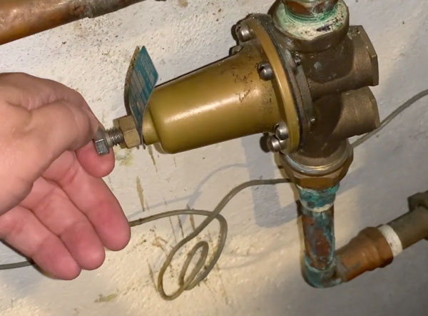 PRV Pressure Reducing Valve in basement - how to test water pressure in home