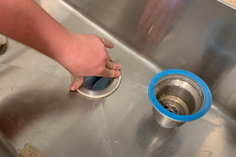 correct way to install strainer in kitchen sink
