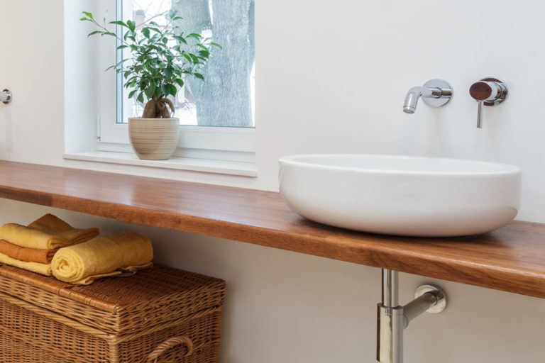 How To Remove (And Install) a Wall-Mounted Sink In 2 Steps!