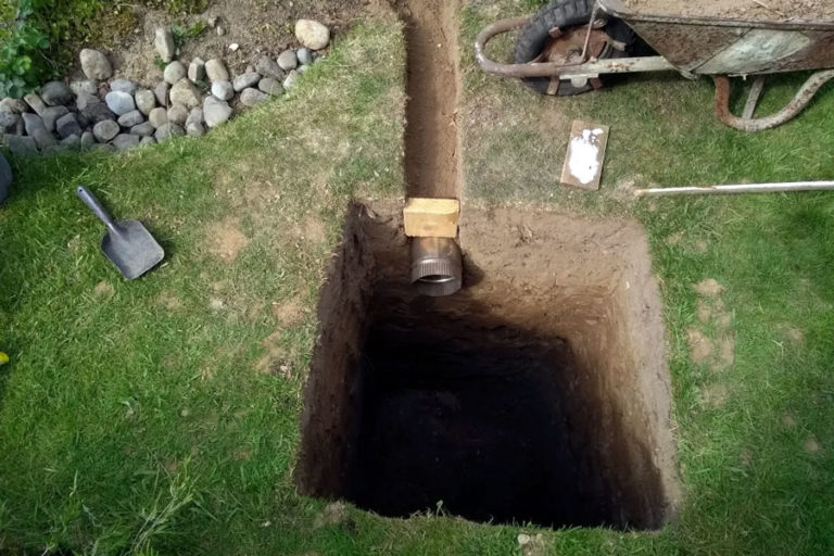 Off-The-Grid Plumbing: Build Septic Drainage Pit With Concrete Blocks!