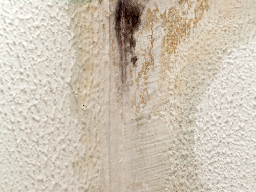 This is what water marks on your walls would look like. This is a key indicator that there is a leaking pipe behind there.